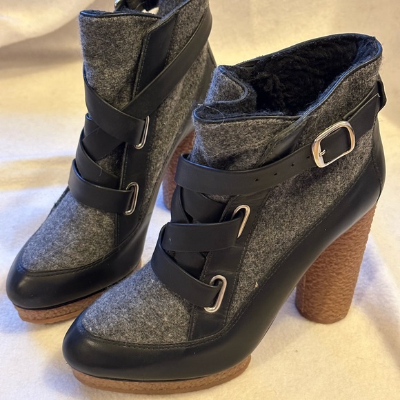 Loeffler Randall fleece lined ankle boots - Picture 1 of 5